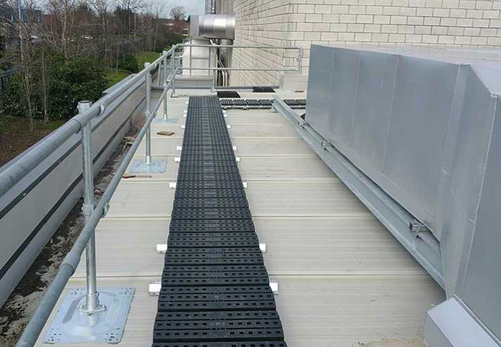 Anti-slip rooftop walkway on a flat roof